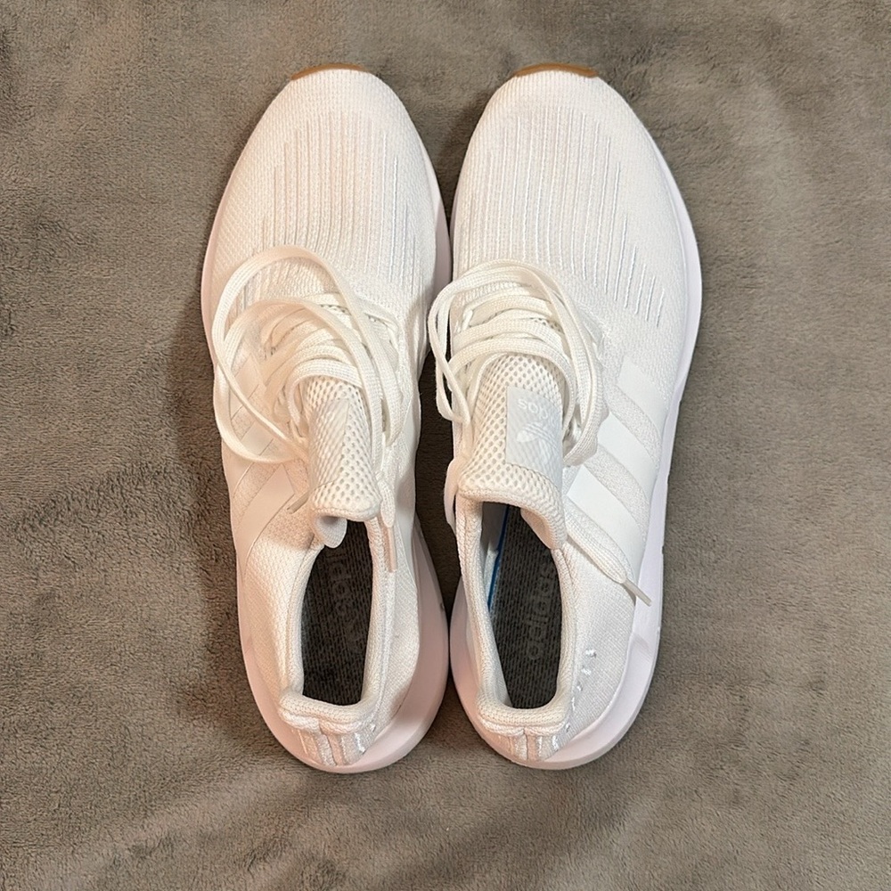 Adidas Swift Run sneakers
